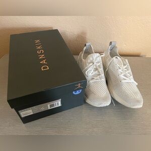 Danskin Flyaway Sneakers 6.5
